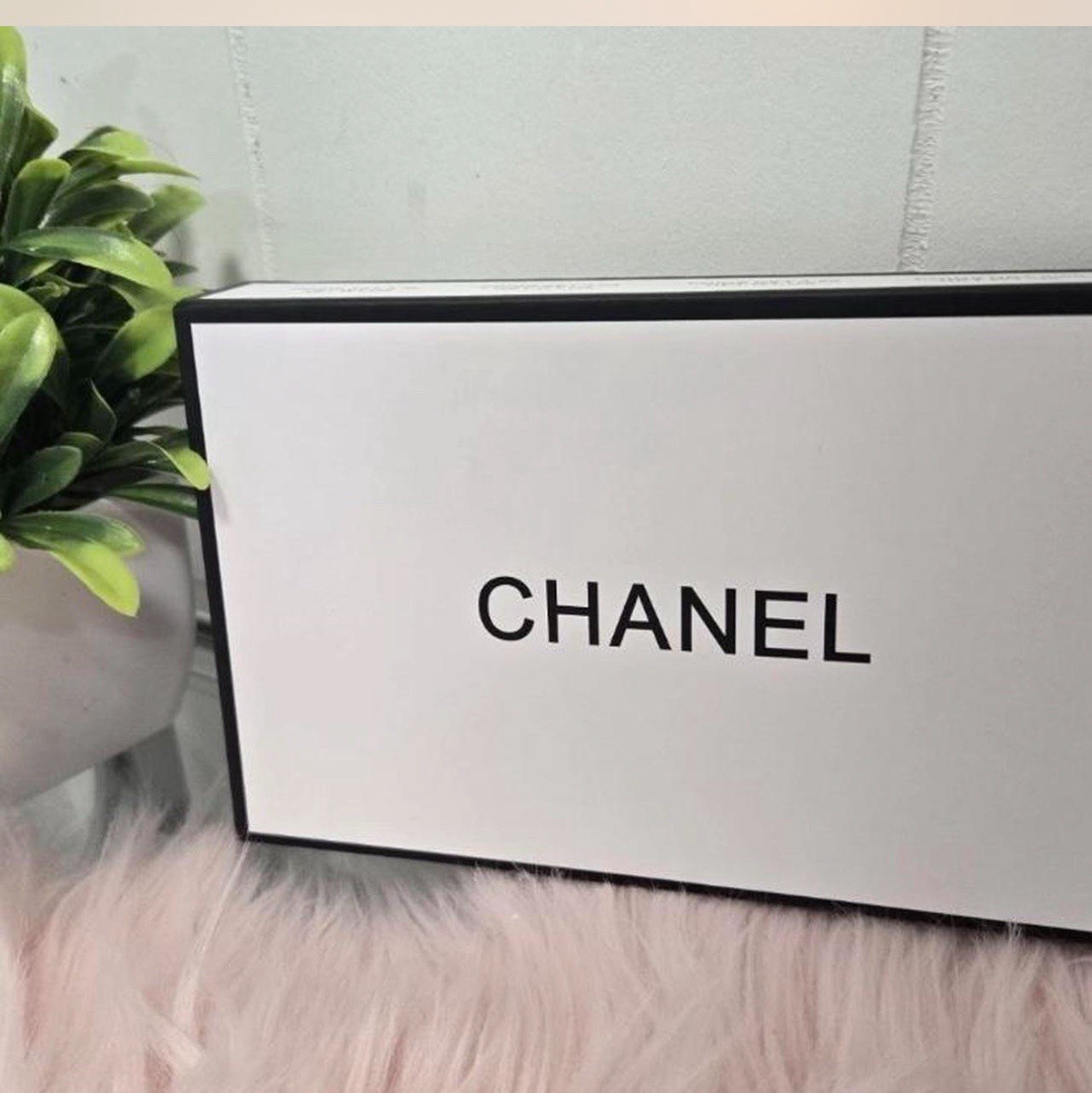 CHANEL 4-Piece Lipstick Set Stick Formula in Box – Red Pink Burgundy, Black/Gold