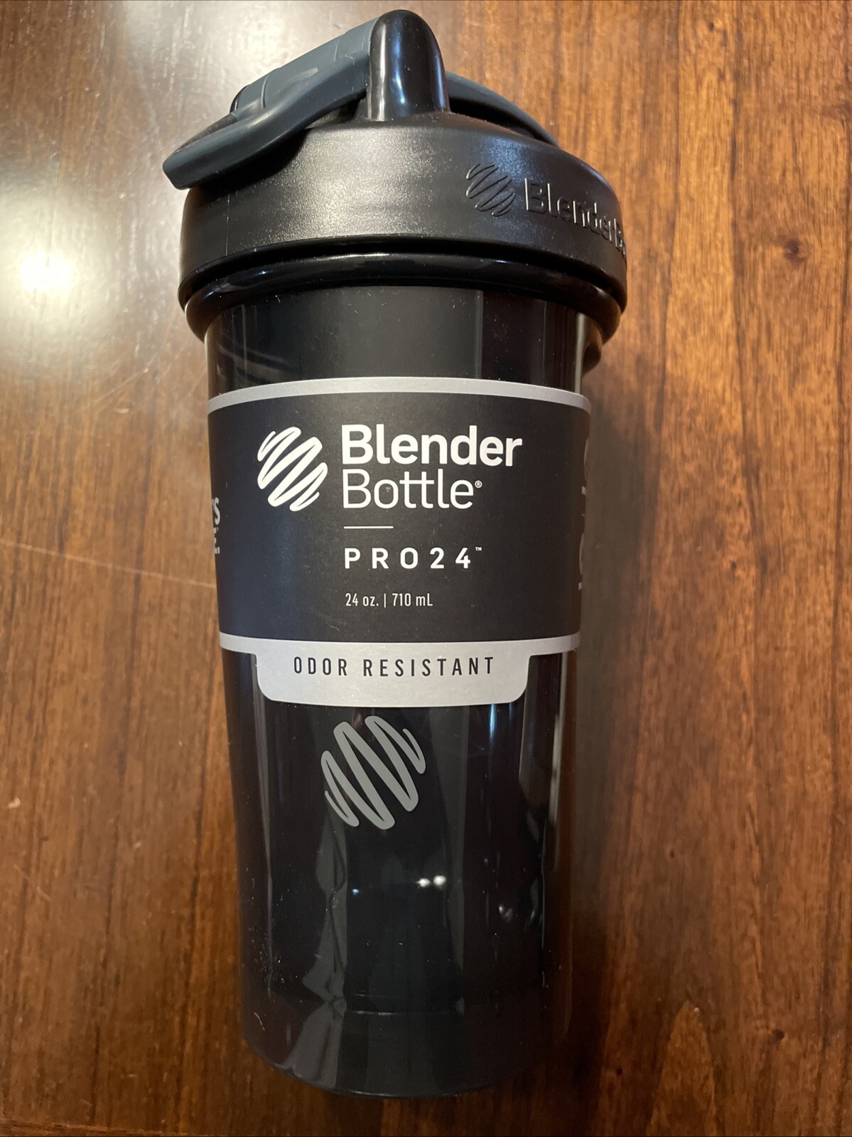 Blender Bottle PRO 24 Odor Resistant 24 oz. Clear Black
