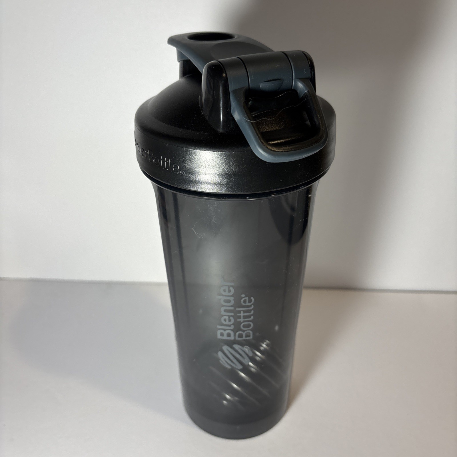 Blender Bottle Pro24 Clear With Black Lid Gray Handle Bottle Pre Owned