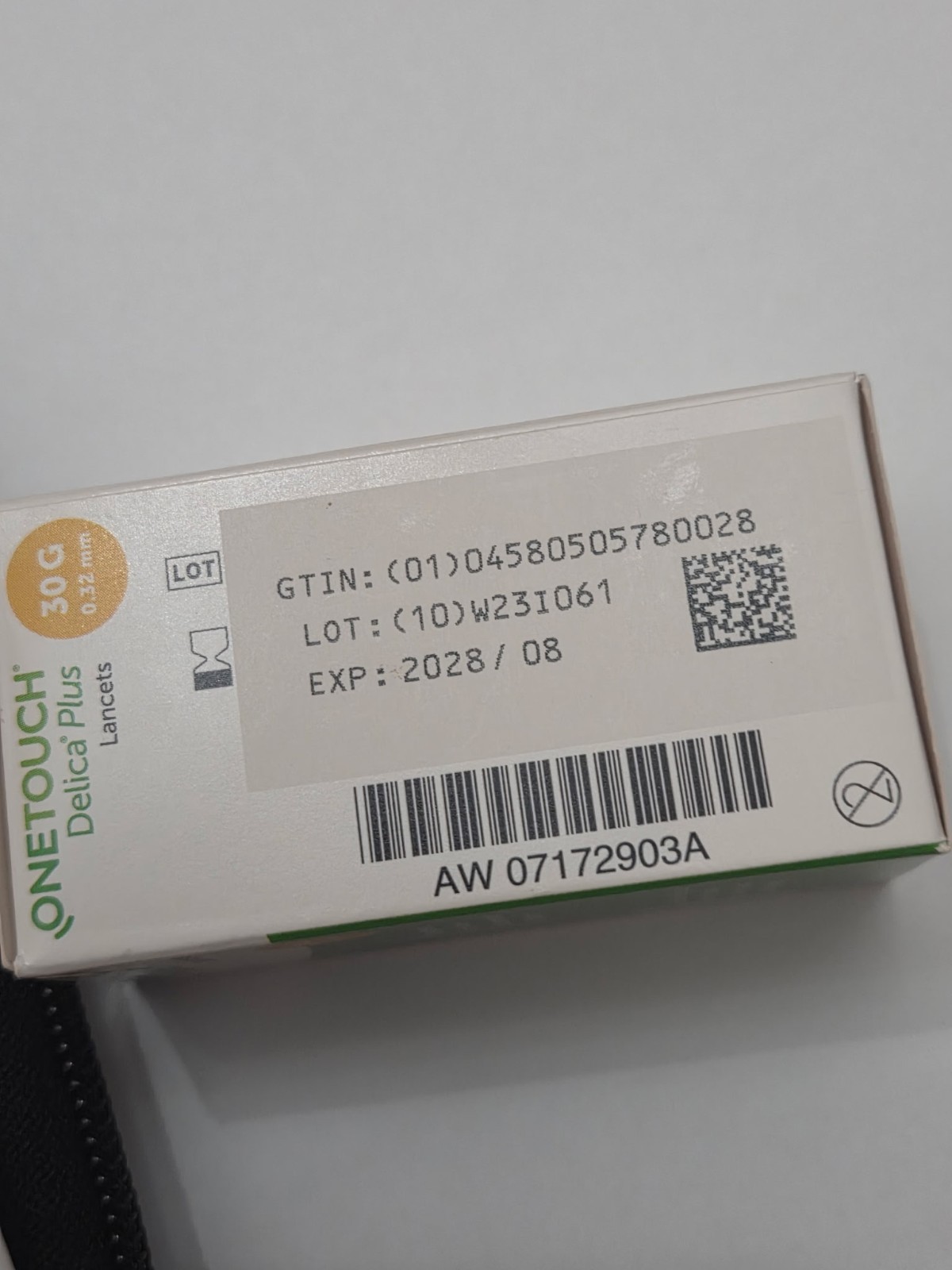 OneTouch Delica Plus Lancing Device + 25 Sterile Lancets + Zippered Case