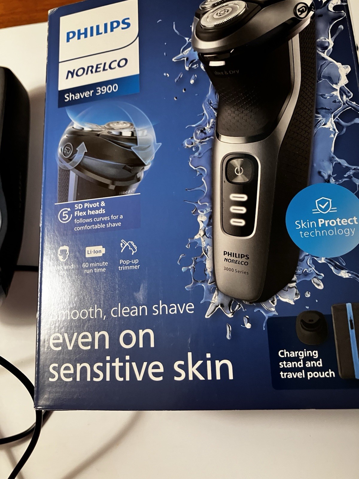Philips Norelco Shaver 3900, 5D Pivot & Flex Heads, Pop-Up Trimmer. Wet & Dry