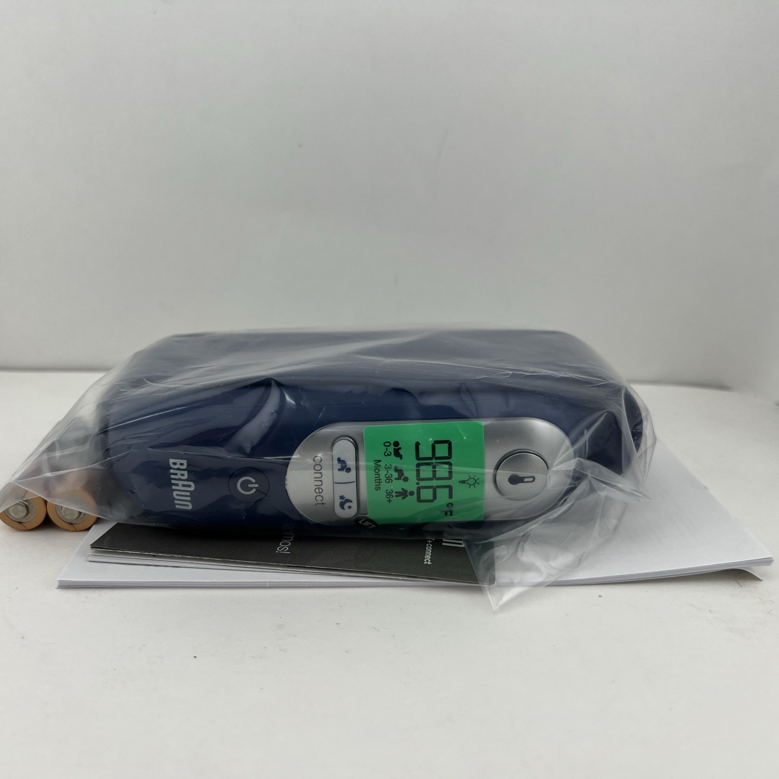 Braun ThermoScan 7+ Connect Digital EAR THERMOMETER + Case, Lens Filters, Batt..