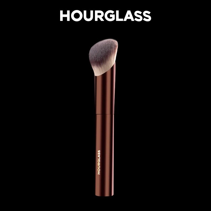 Hourglass Soft Glow Foundation Brush No.21 – Ambient Soft Bristles for Smooth