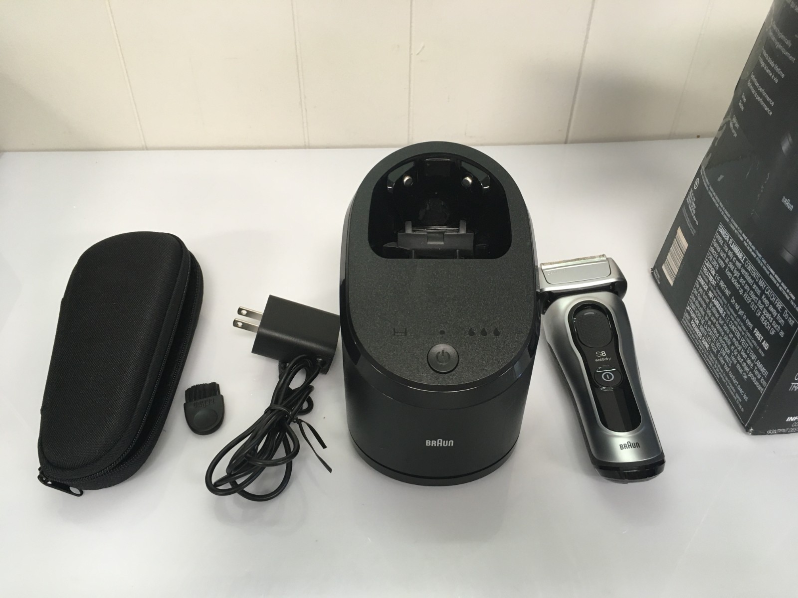 Braun Series 8 Electric Razor Shaver Kit with Case & Charging Stand Silver 5795
