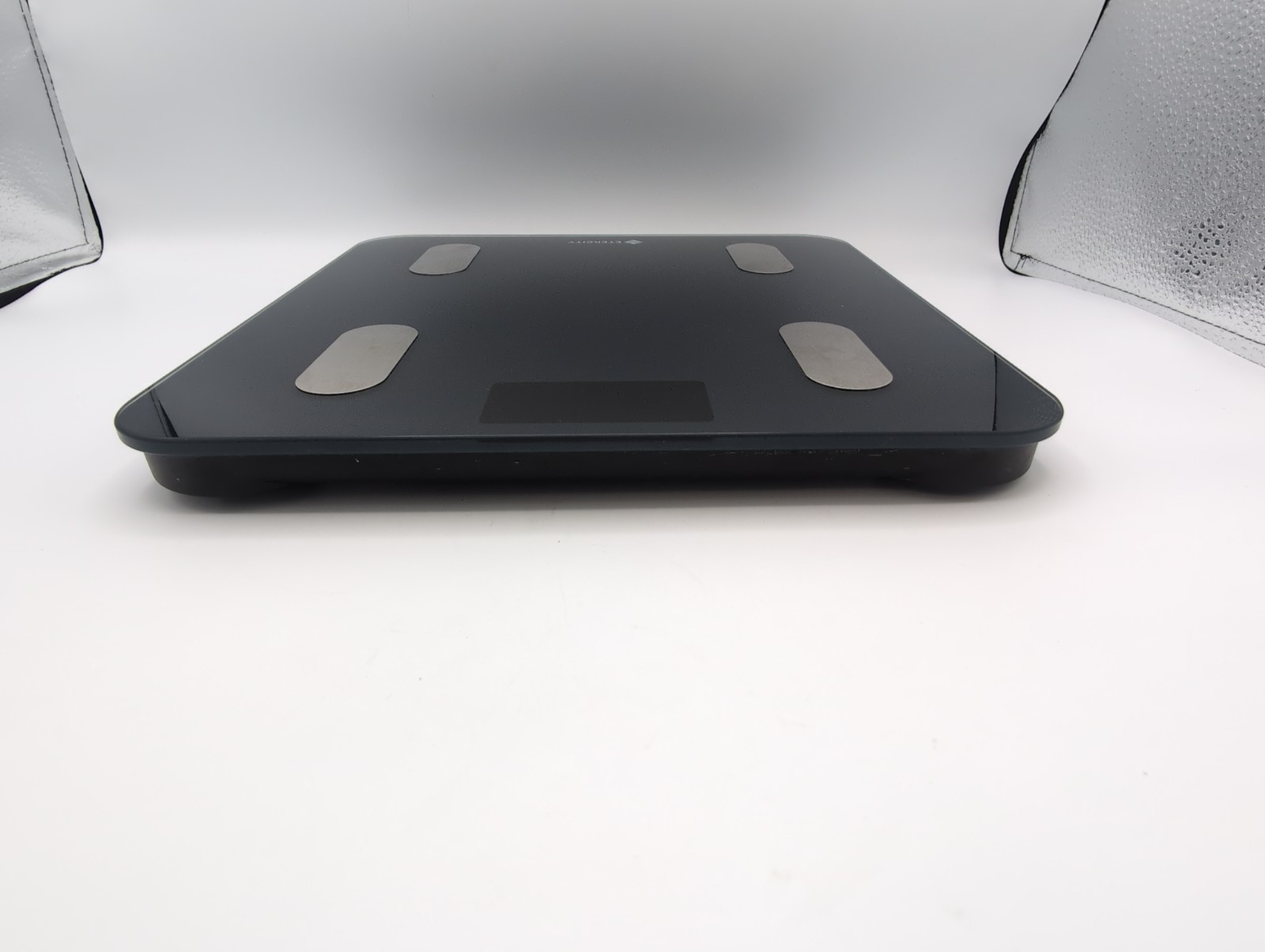 Etekcity ESF24 Smart Fitness Scale feat. a 400lb/180kg capacity and Bluetooth