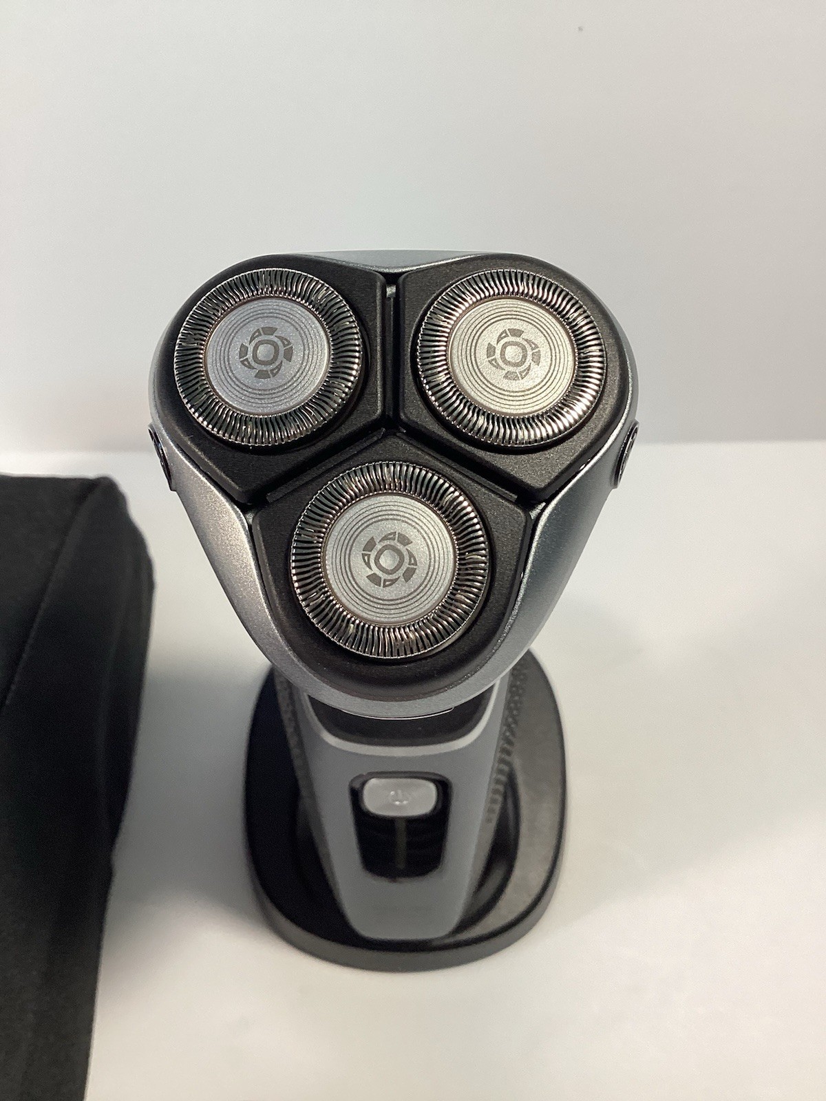 Philips Norelco Shaver 3900, Rechargeable Wet & Dry Electric Shaver