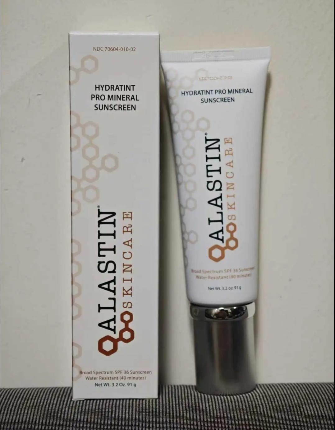 AIastin HydraTint Pro Mineral Broad Spectrum Sunscreen SPF 36 (3.2 oz) Exp 04/28