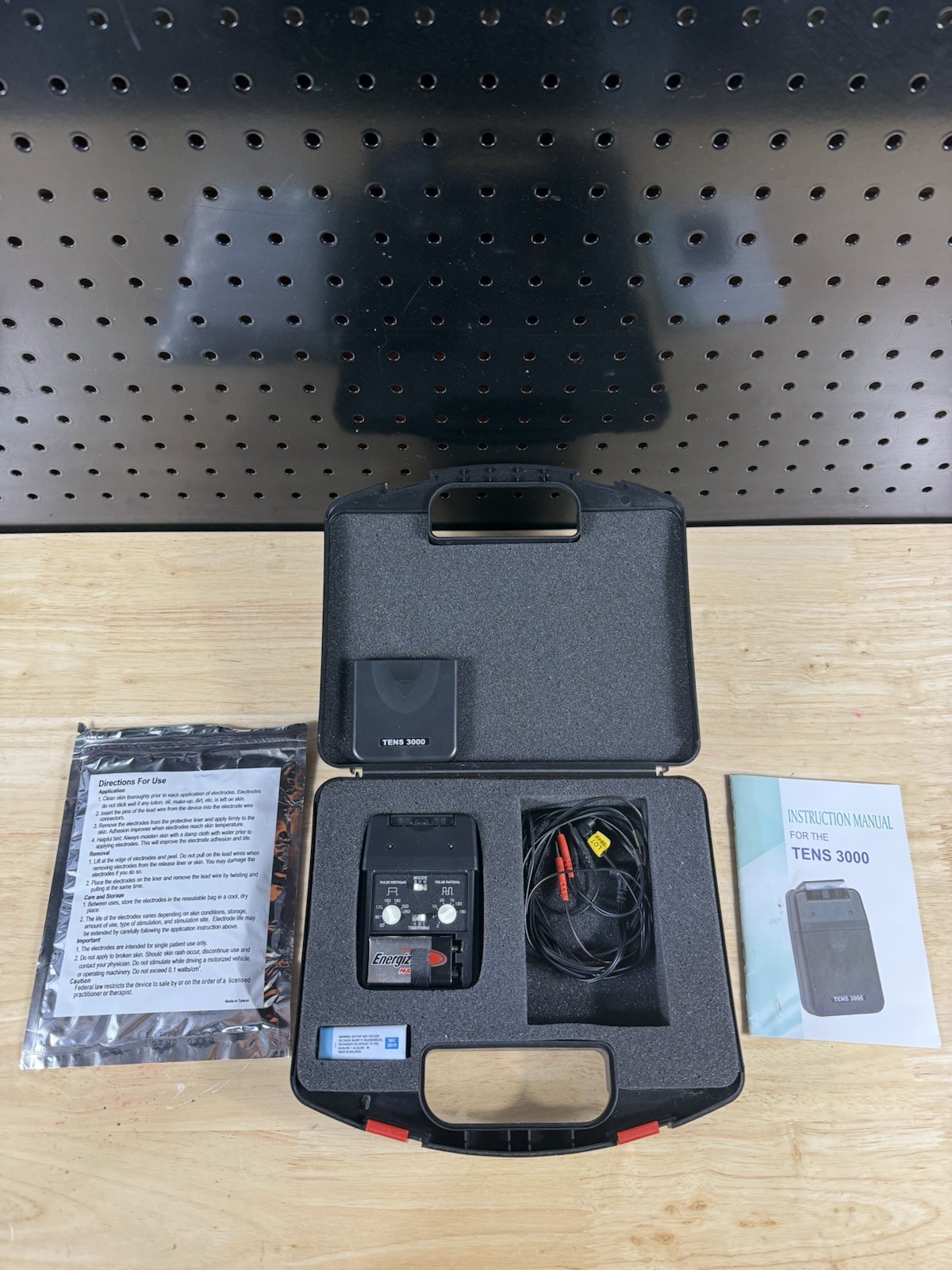 TENS 3000 UNIT BATTERY LEADWIRES ELECTRODES MANUAL INCLUDED