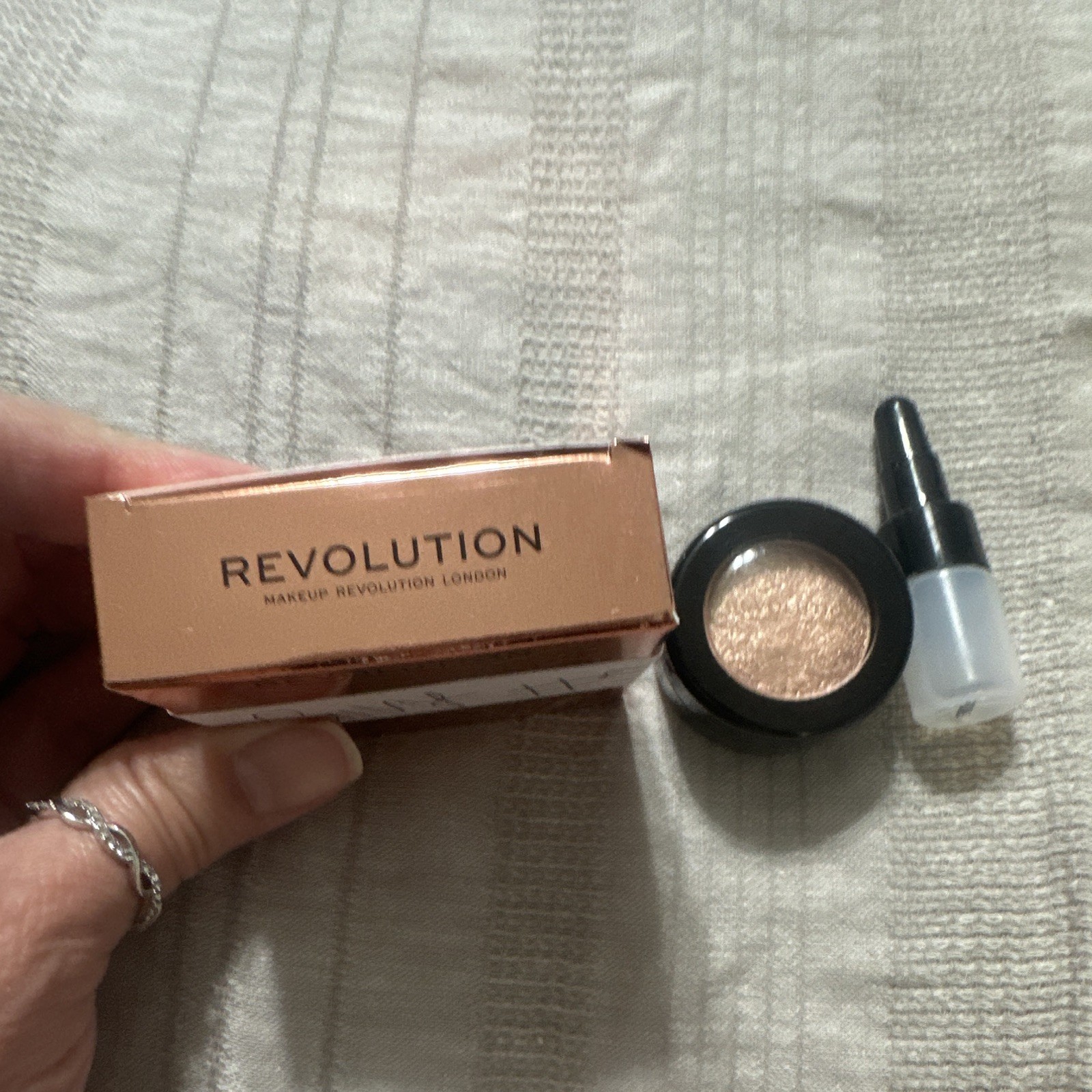 Revolution Flawless Foils Rose Gold Foil Eyeshadow + Primer Vegan 0.07 fl oz