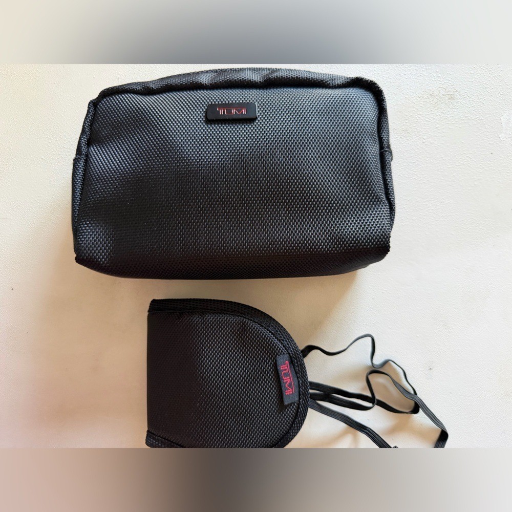 Tumi for Delta Black Set with eye mask