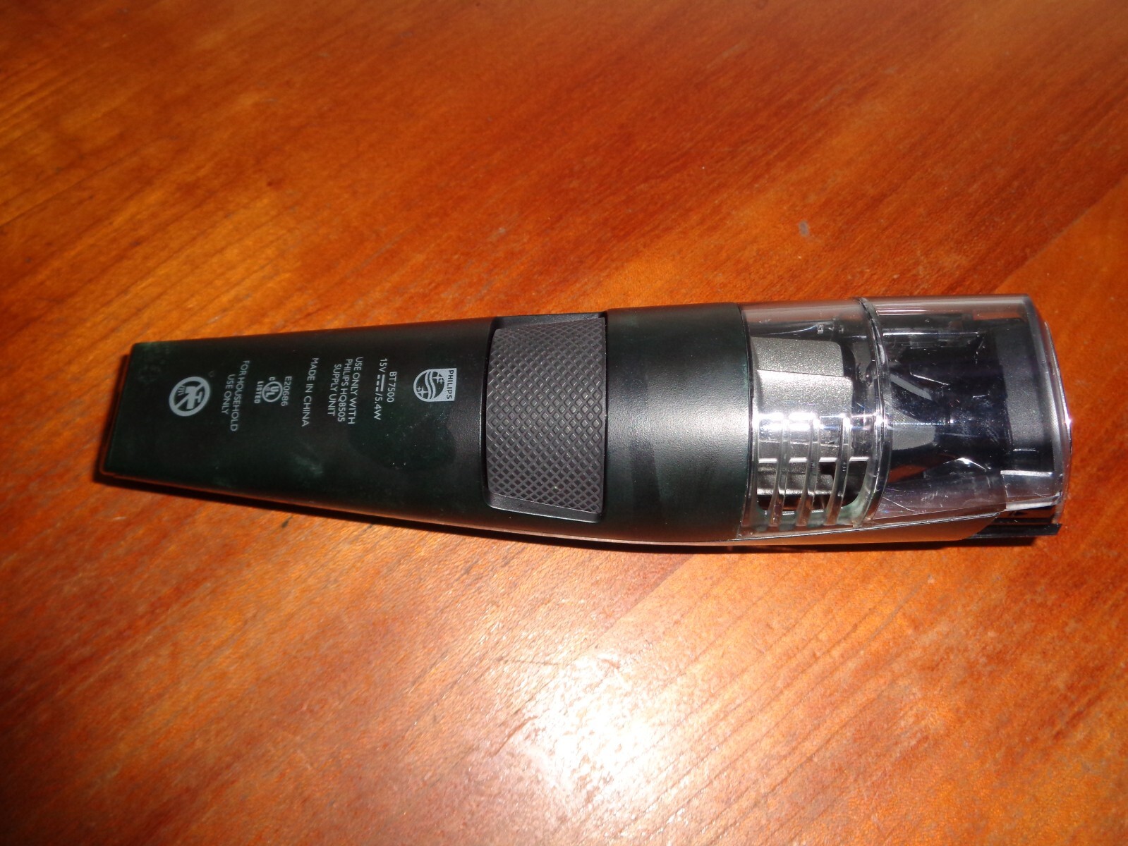 Philips Norelco Cordless Vacuum Beard Trimmer BT7500 with 20 Length Settings