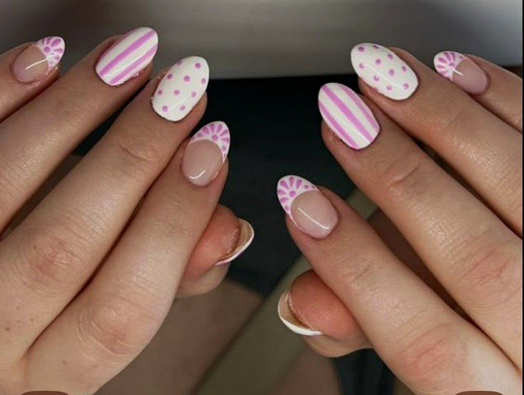 Press-On Nails French Floral Pink/White Short Almond Plastic, Glue Included