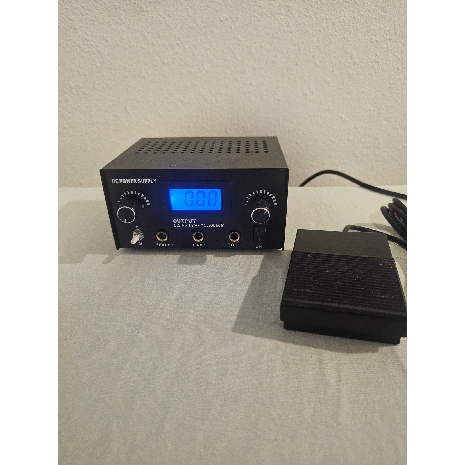Digital Tattoo Power Supply Dual Output 1.5-18V 1.5A with Foot Pedal Black