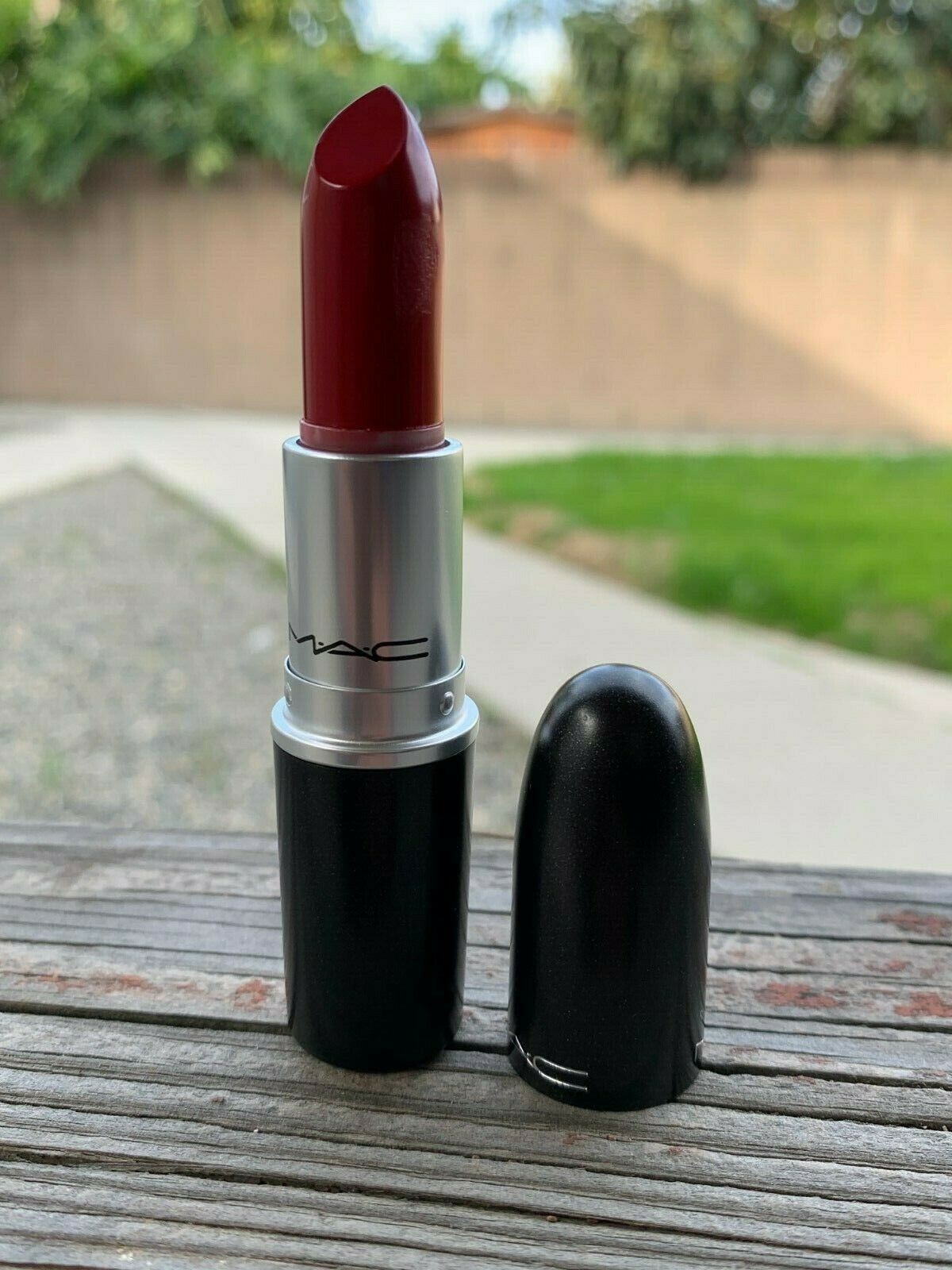 MAC LIPSTICK CREME-SHEEN *BRAVE RED* 100% AUTHENTIC! OR MONEY BACK NWOB!