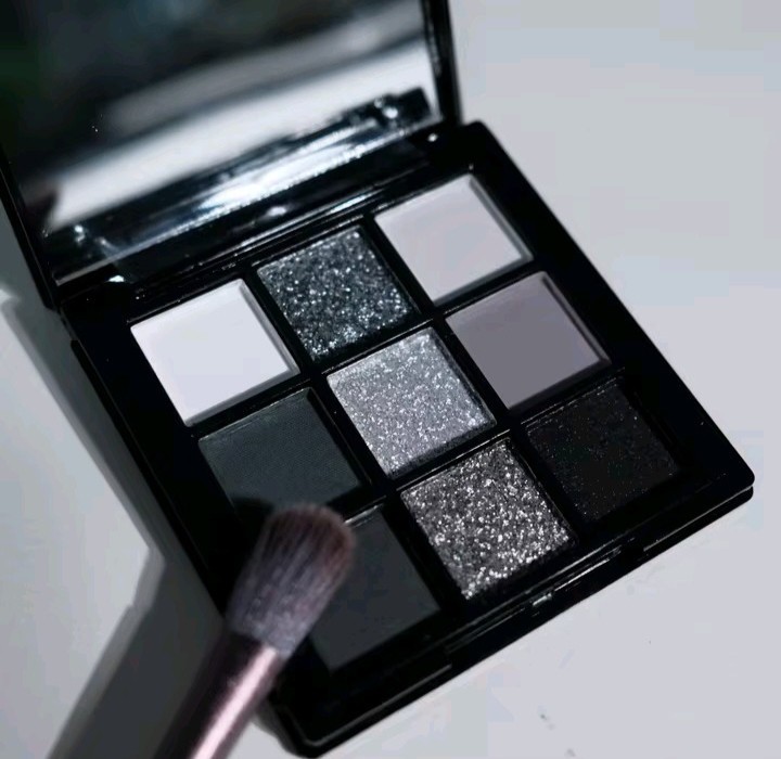 9-Color Black & Silver Smokey Eye Eyeshadow Palette | Matte & Glitter Makeup | L