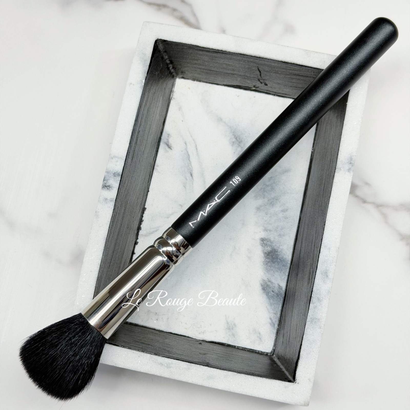 Mac 109 Small Contour Highlighter Brush – Natural Hair Old Version Discontinued
