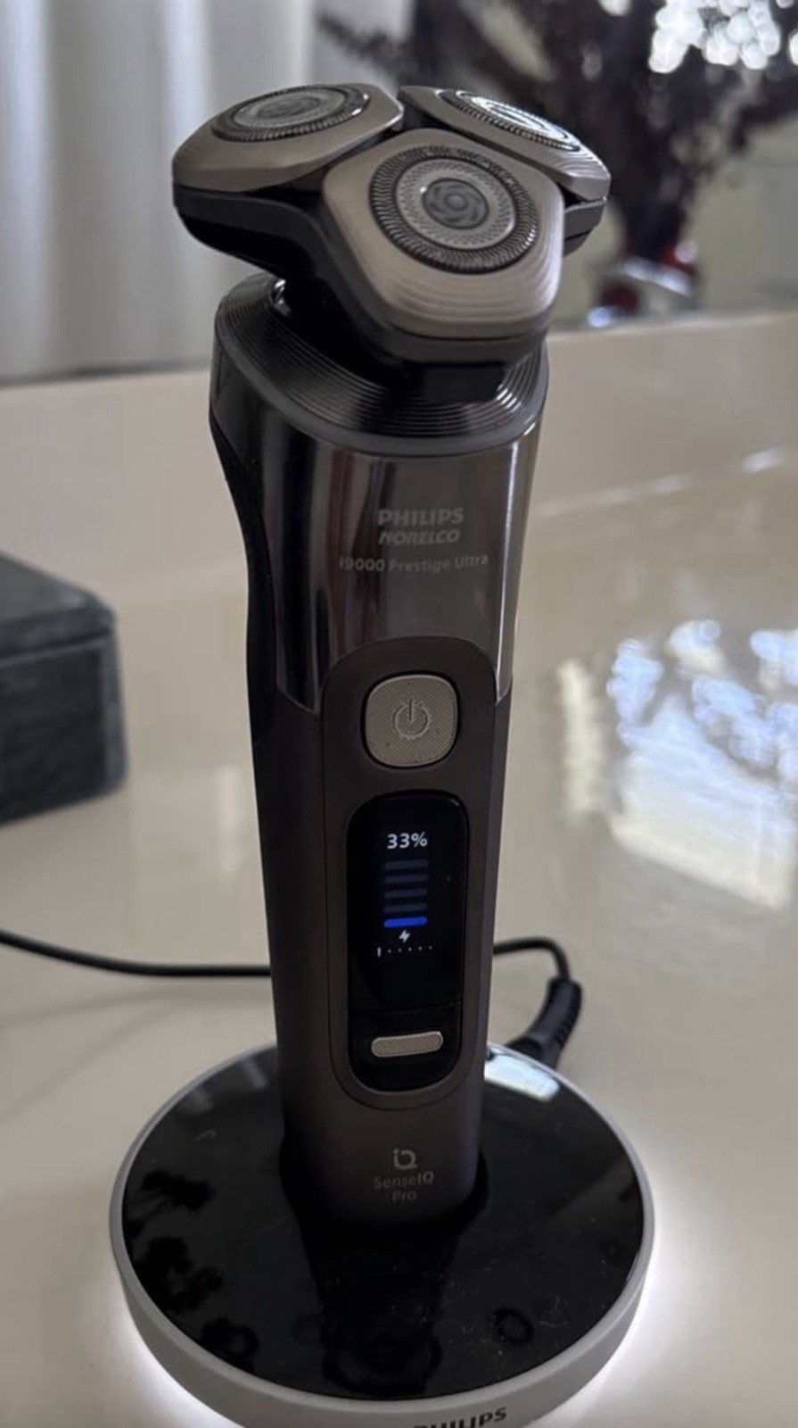 Philips Norelco i9000 Prestige Rechargeable Wet & Dry Shaver XP9200/82
