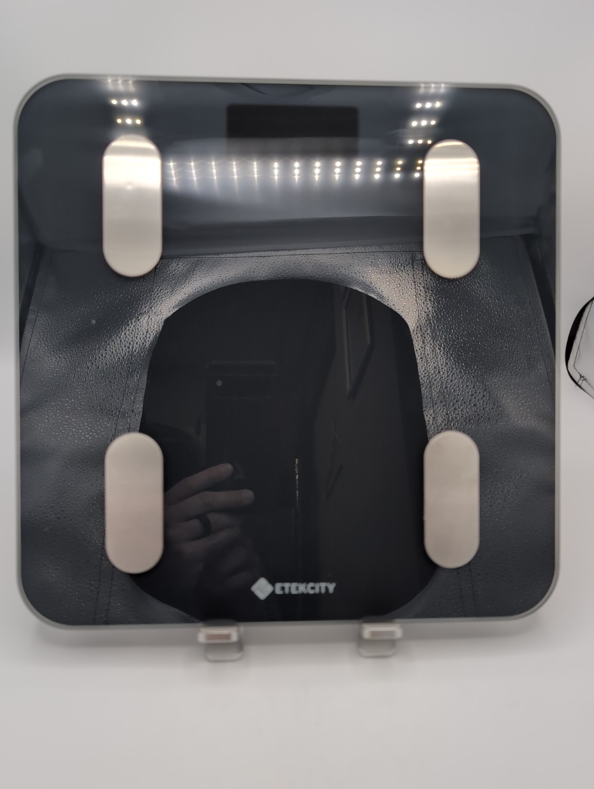 Etekcity ESF24 Smart Fitness Scale feat. a 400lb/180kg capacity and Bluetooth