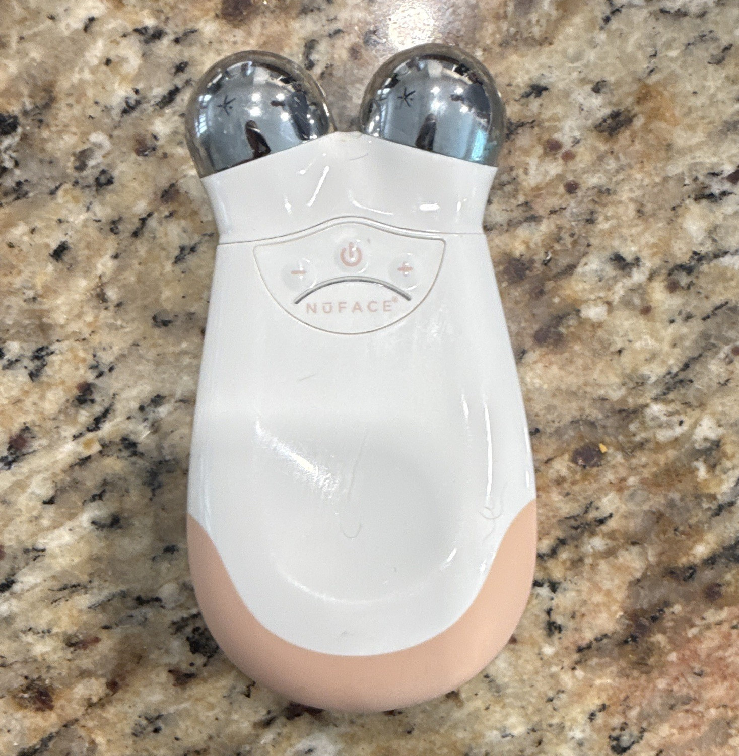 NuFACE Microcurrent Facial Toning Device Rechargeable 1hr Battery White/Pink