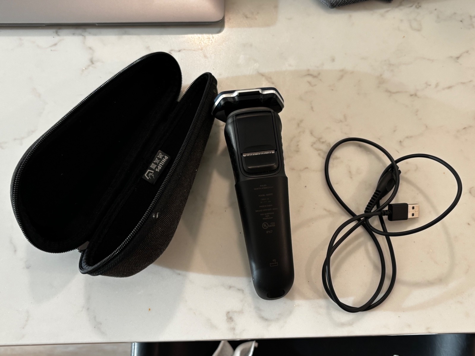 Philips Norelco Shaver 6900 S6900 Wet & Dry shaver electric bundle case and cord