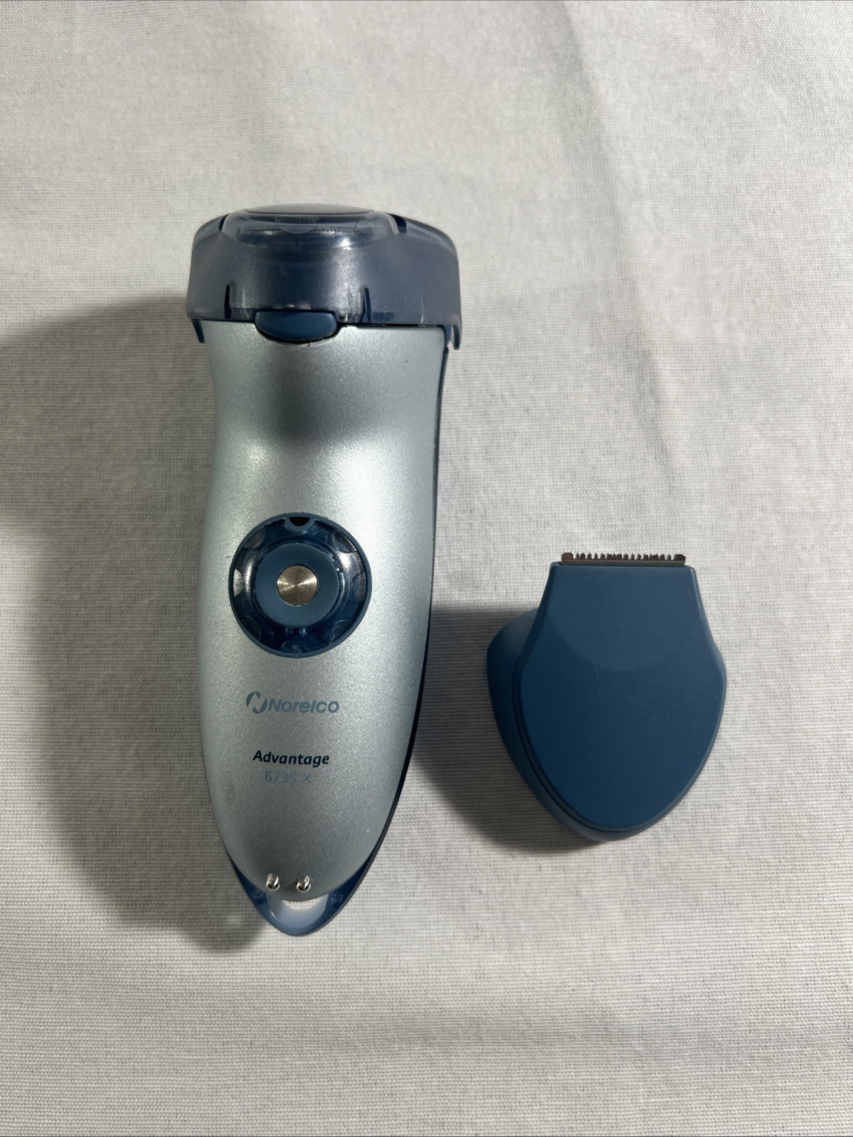 Norelco Advantage 6735X 3-Head Rotary Facial Shaver Cordless Rechargeable Blue