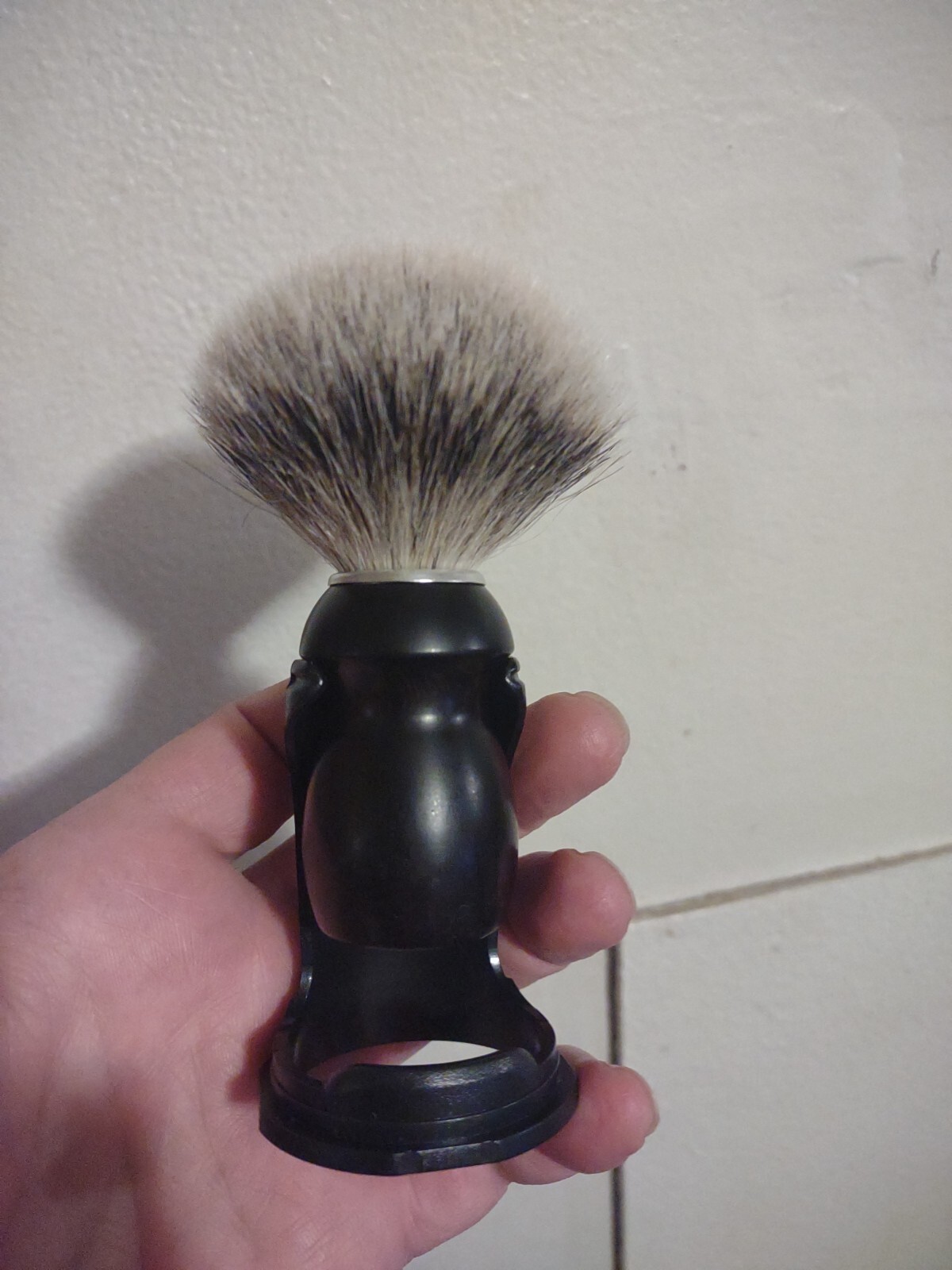 Boti Brush 20mm Badger And Wood Shave Brush With An ABS Plastic Stand