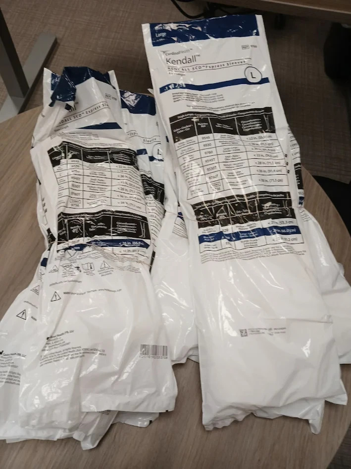 Kendall SCD9789 Express Sleeve, Knee, Large, Lot of 8 Each, Exp. Dates 2028-2029