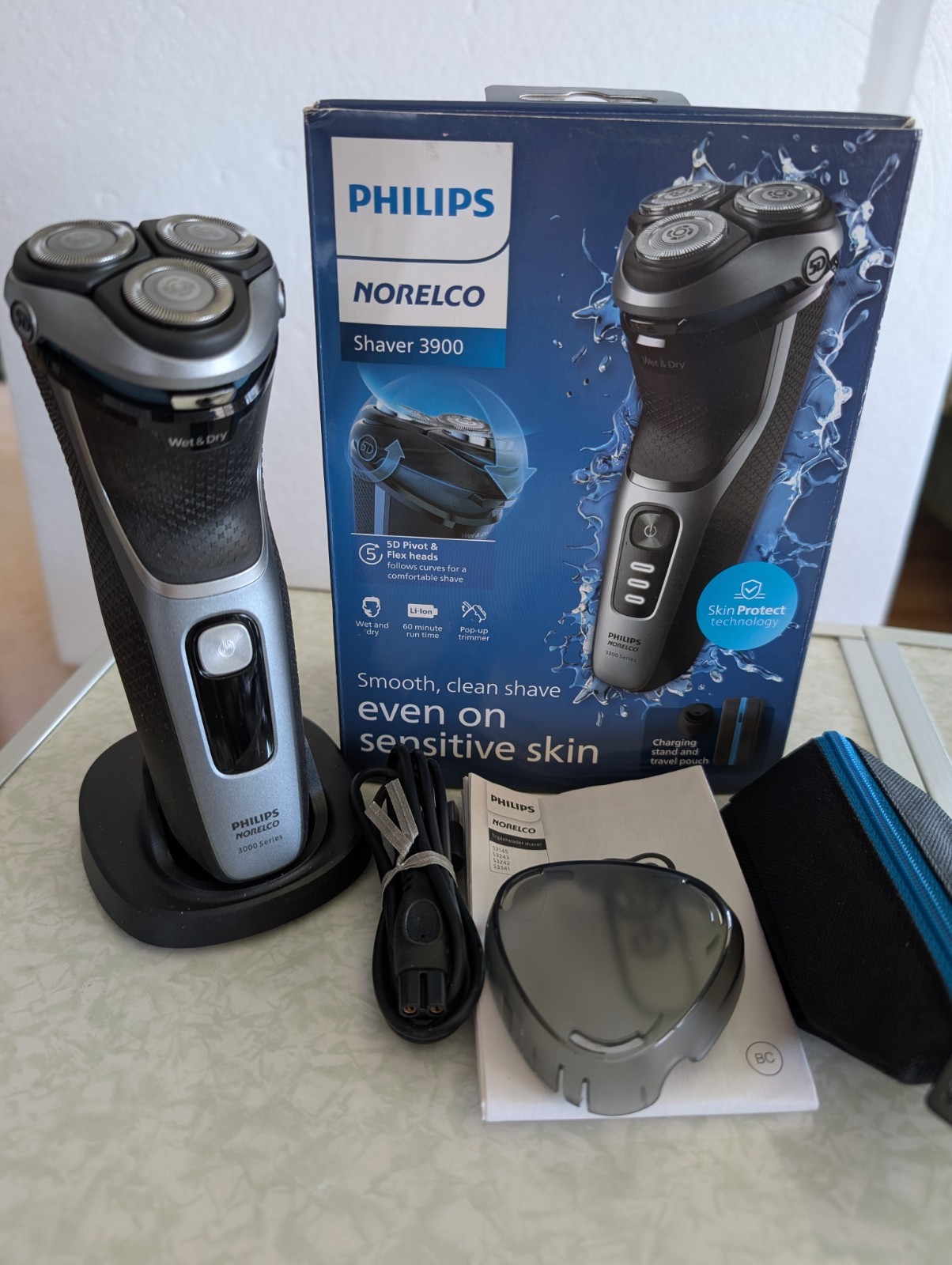 Philips Norelco Shaver 3900 Wet & Dry Electric Shaver