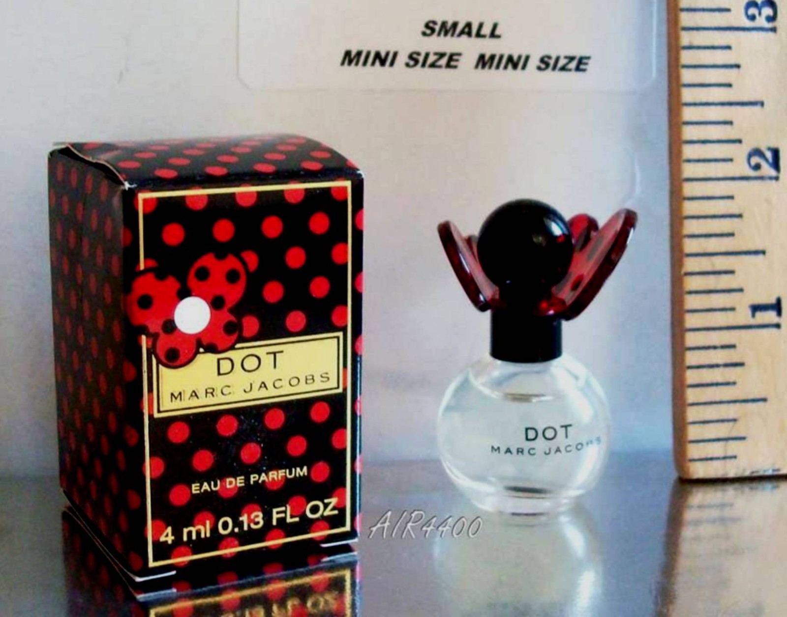 Marc Jacobs DOT Eau De Parfum 0.13 floz -4ml Box Collectible SMALL MINI SIZE