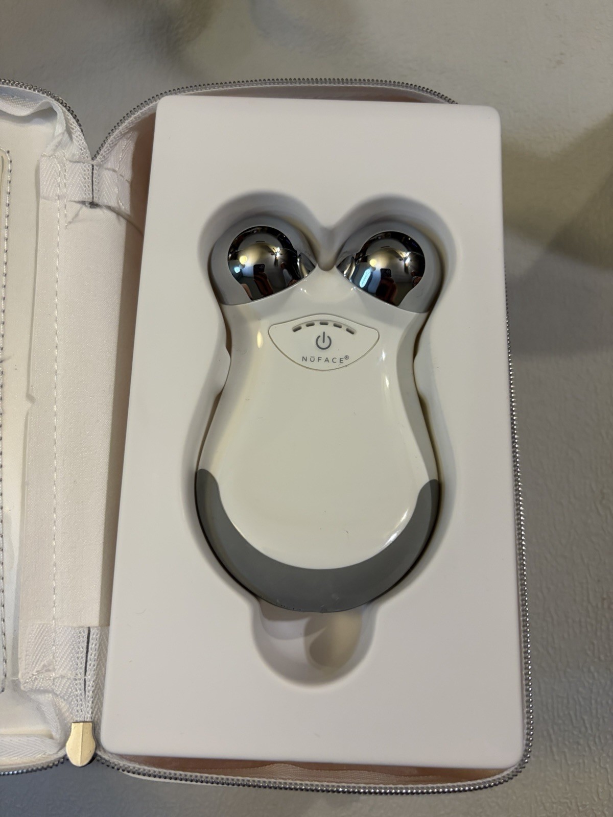NuFACE Handheld Microcurrent Facial Massager w/ Case Brush Aqua Gel 3.38 fl oz