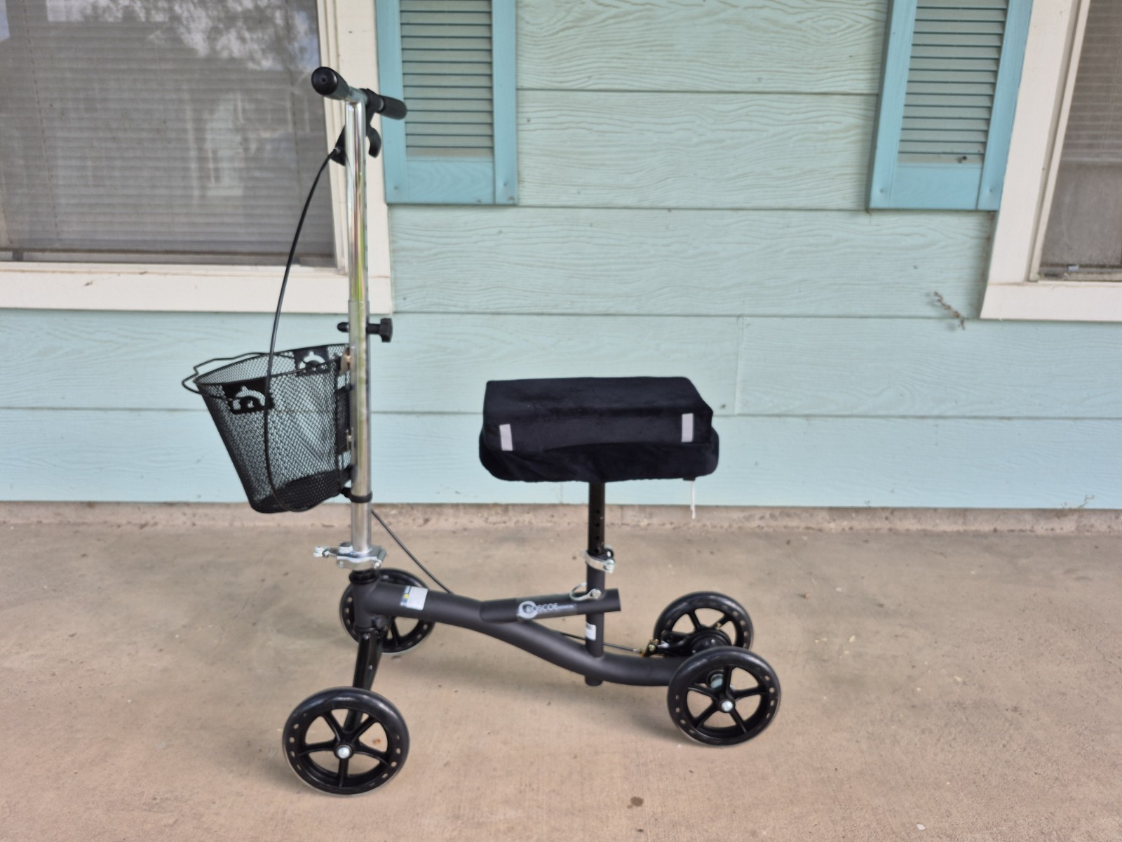 Roscoe Knee Scooter with Basket – Black (ROS-KSB) Harlingen Area