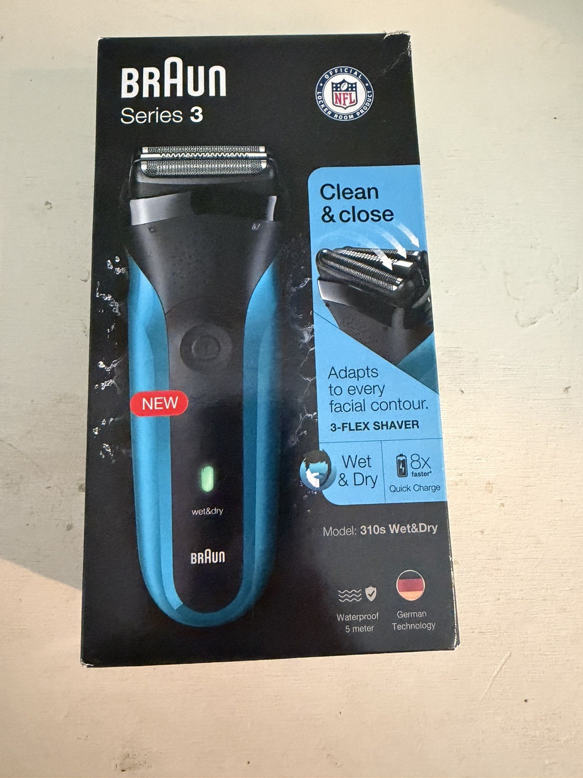 Braun Series 3 310s Electric Shaver. Does not charge, for parts or repair