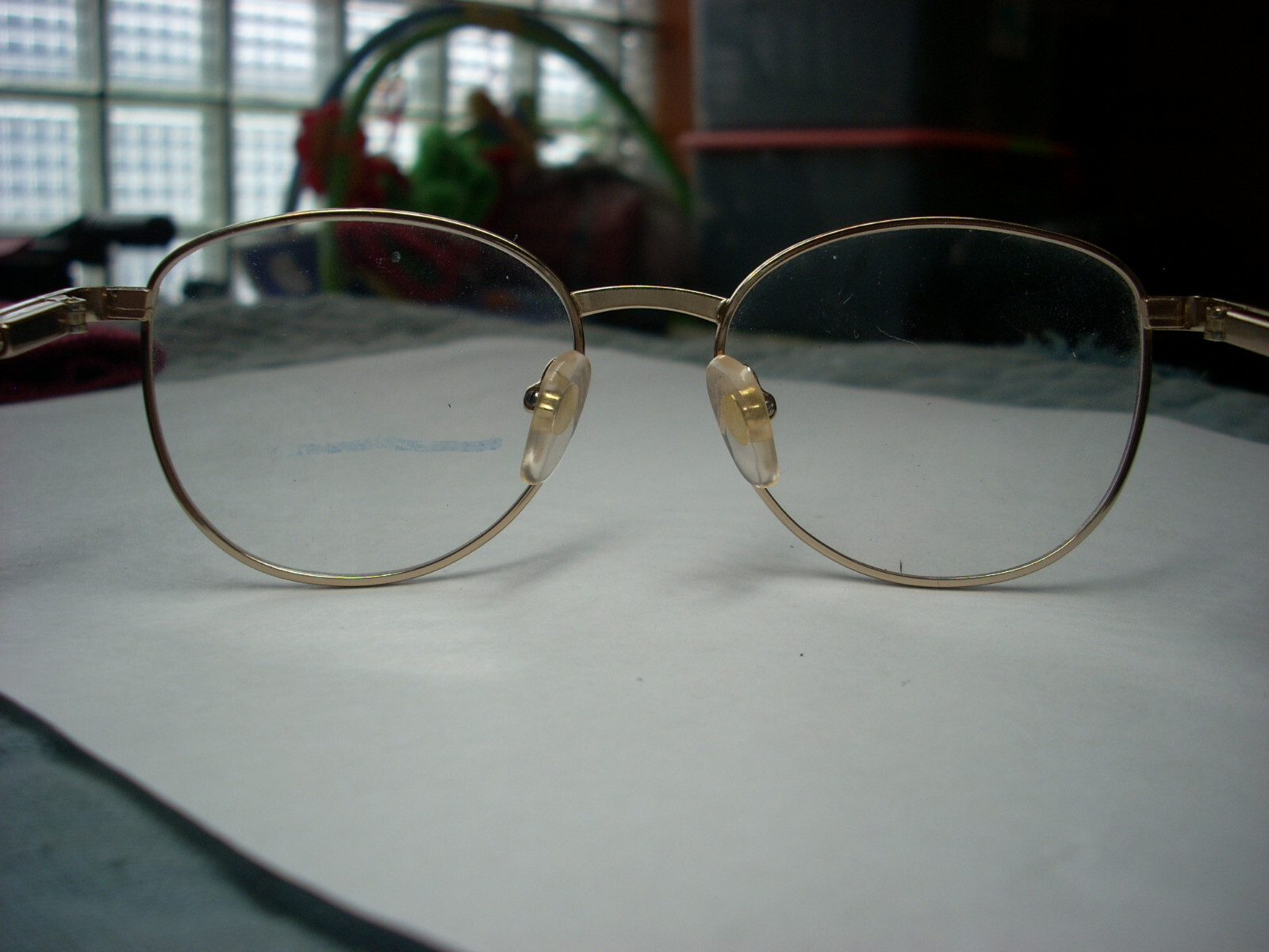 UNKNOWN BRAND “REGINA” WOMEN’S BLACK/ GOLD METAL EYEGLASS FRAMES 48-18-135 (VB)