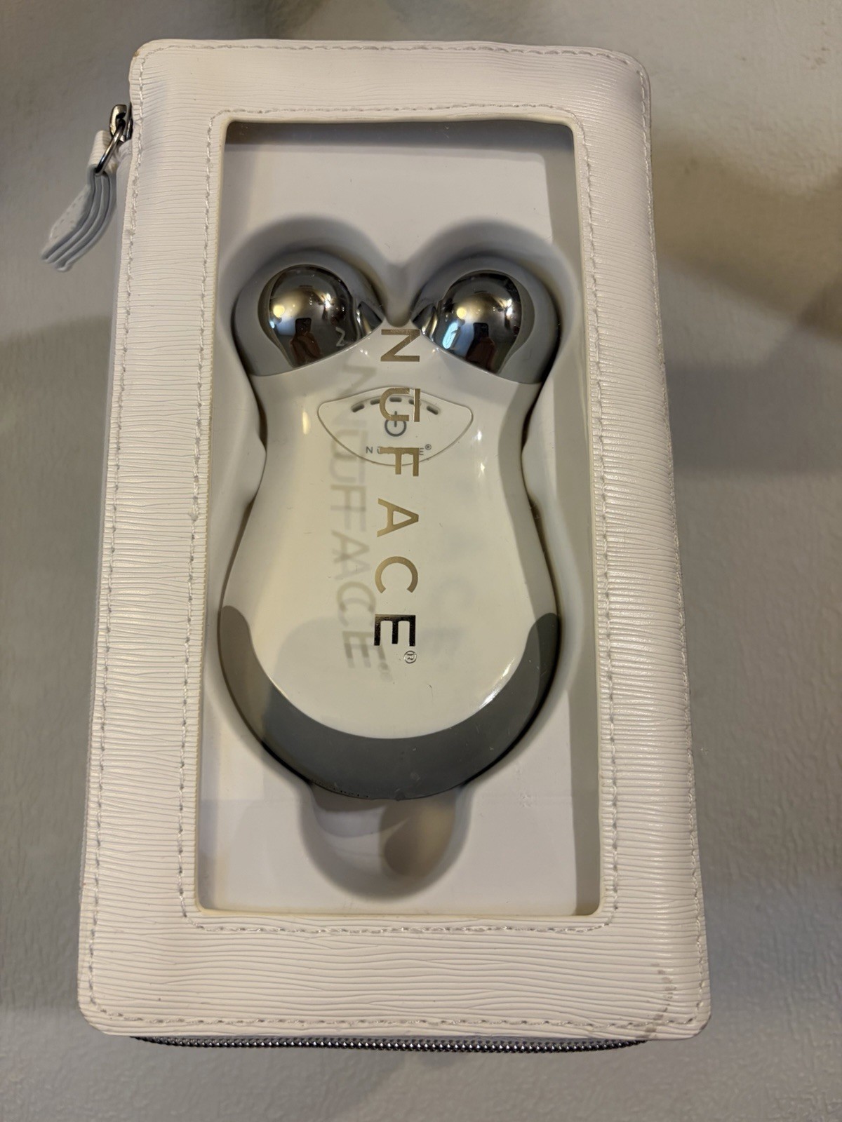 NuFACE Handheld Microcurrent Facial Massager w/ Case Brush Aqua Gel 3.38 fl oz