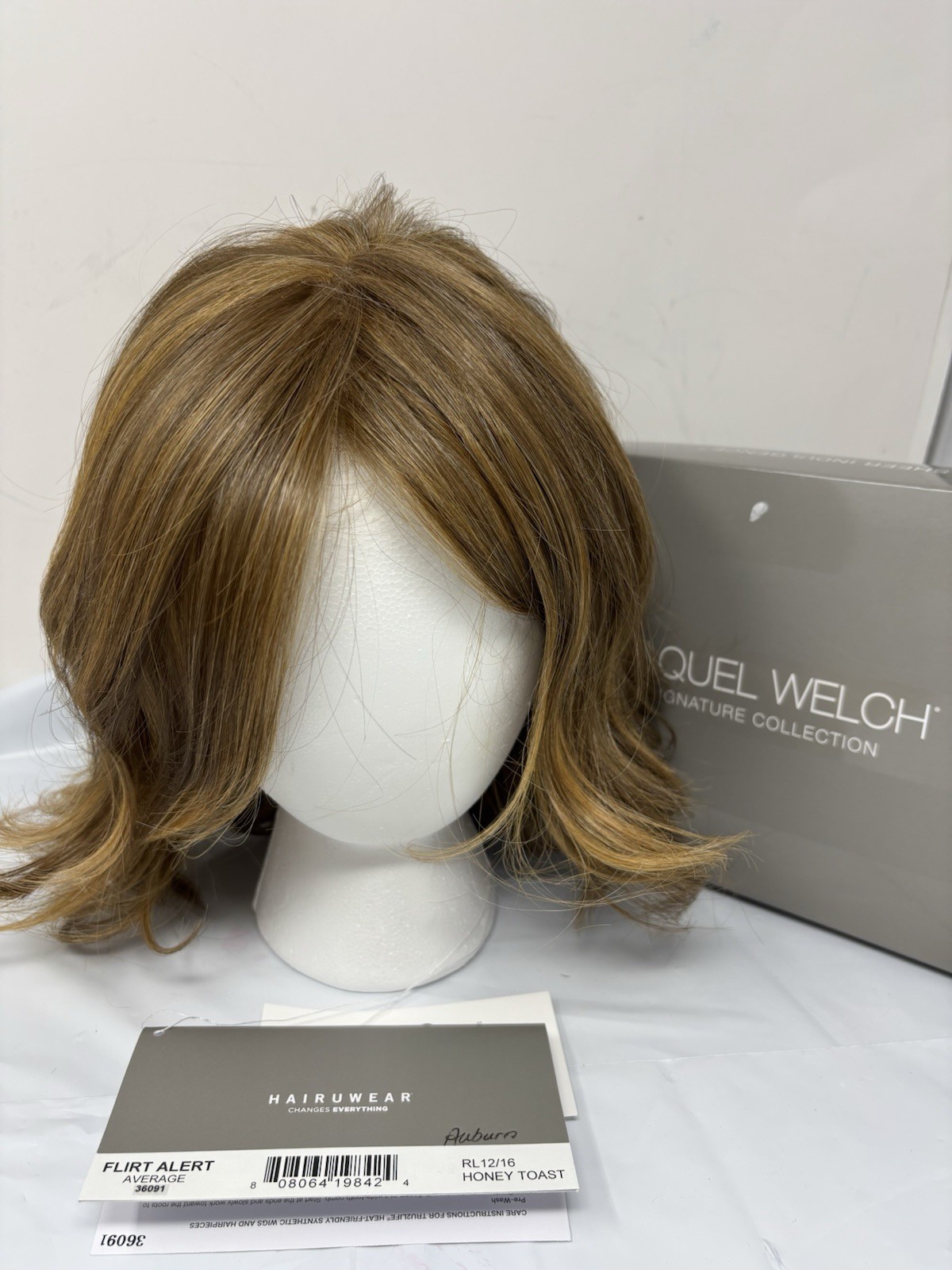 Raquel Welch Flirt Alert RL12/16 Honey Toast Mid Length New