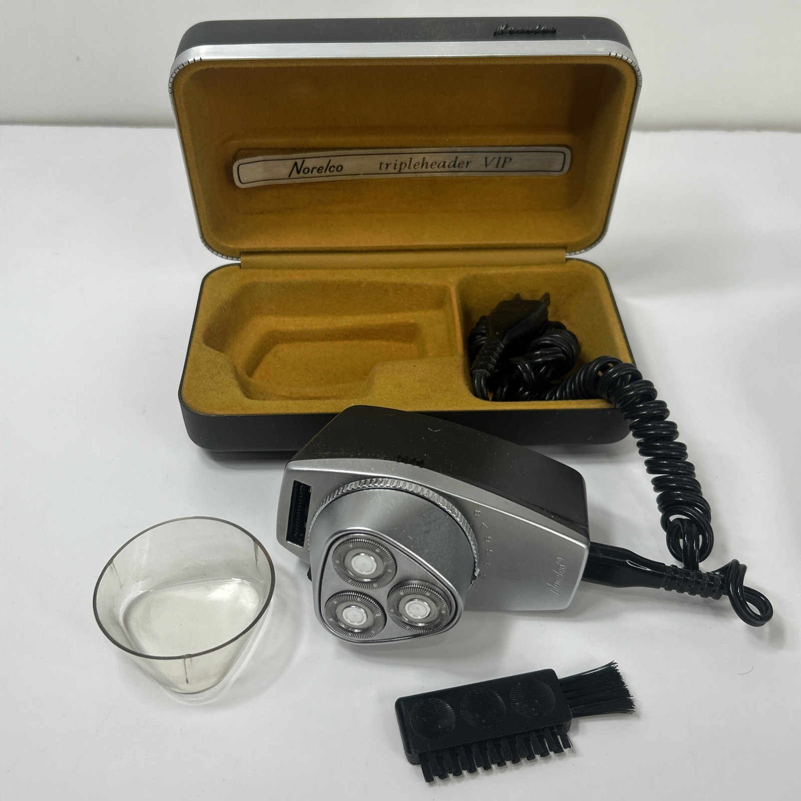 Vtg Norelco Tripleheader VIP Electric Razor Shaver Corded With Case Works